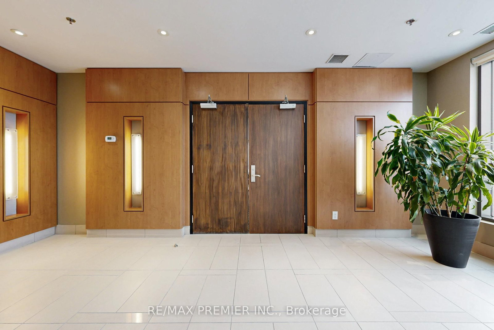 840 Queen's Plate Drive, Unit 610 - Photo 43