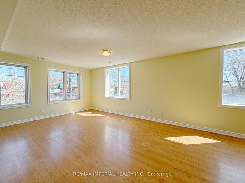 621A The Queensway, Toronto, M8Y 1K4 | Image 2