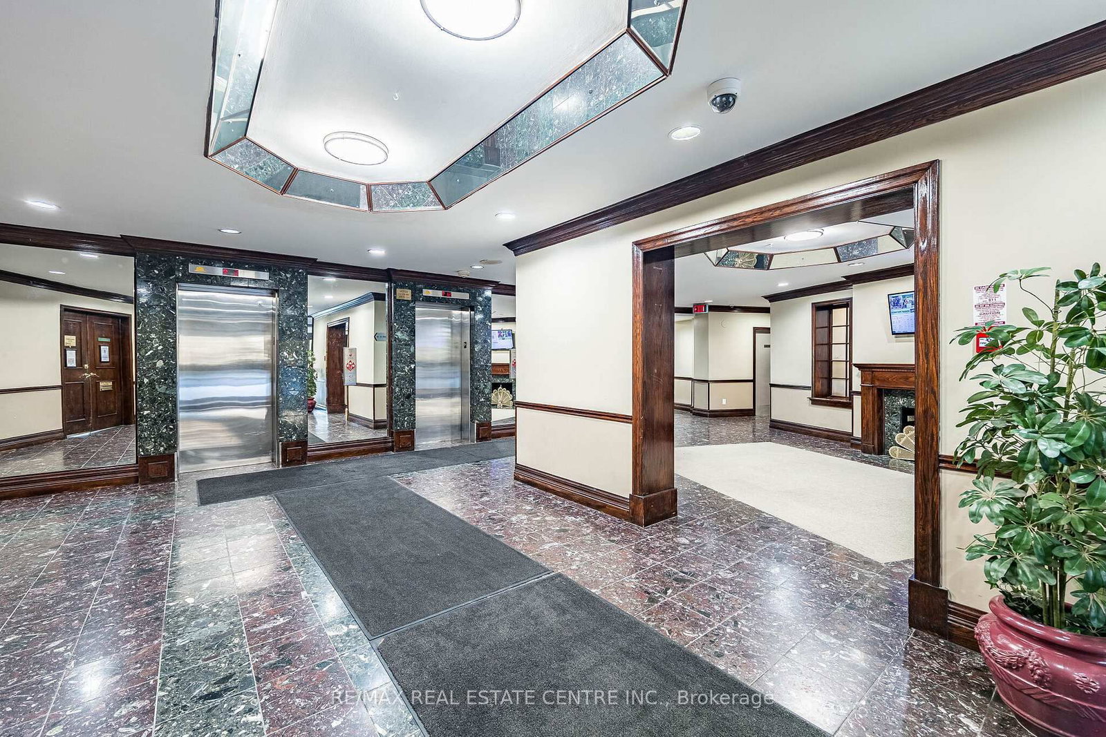 627 The West Mall Road, Unit 1802 - Photo 3