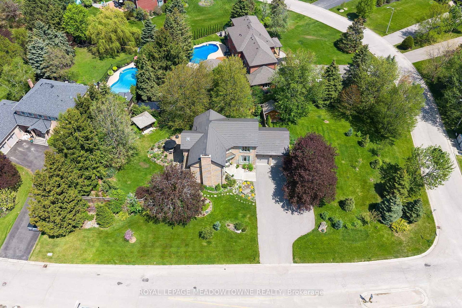 16 Oak Ridge Drive • Halton Hills, ON photo 4