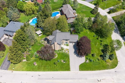 16 Oak Ridge Drive • Halton Hills, ON photo 4