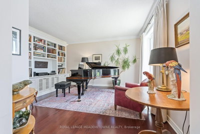 16 Oak Ridge Drive • Halton Hills, ON photo 8