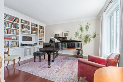 16 Oak Ridge Drive • Halton Hills, ON photo 9