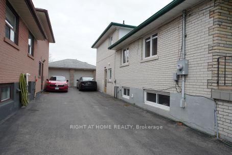 73 Buckland Rd, Toronto, M3L 1W3 | Image 2