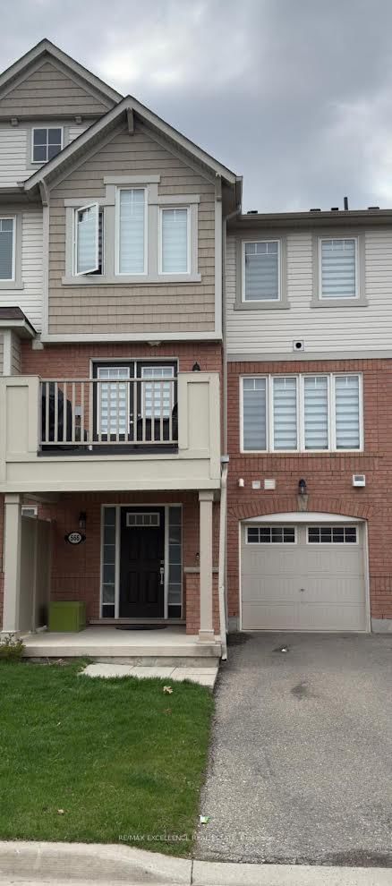 566 Attenborough Terrace