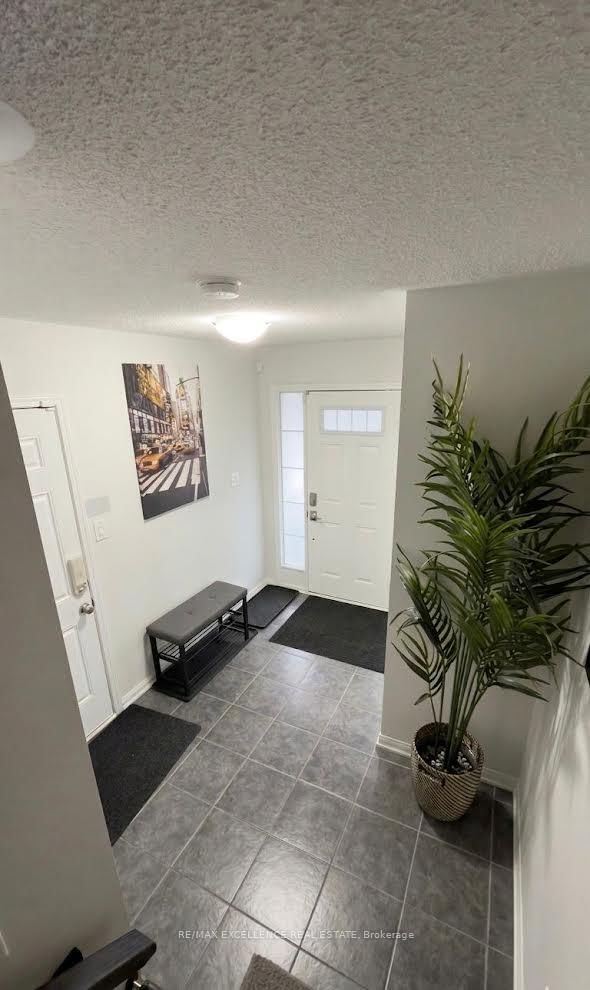 566 Attenborough Terrace - Photo 2