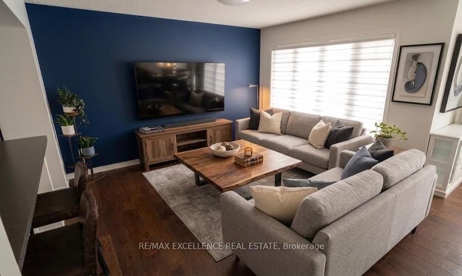 566 Attenborough Terrace - Photo 3