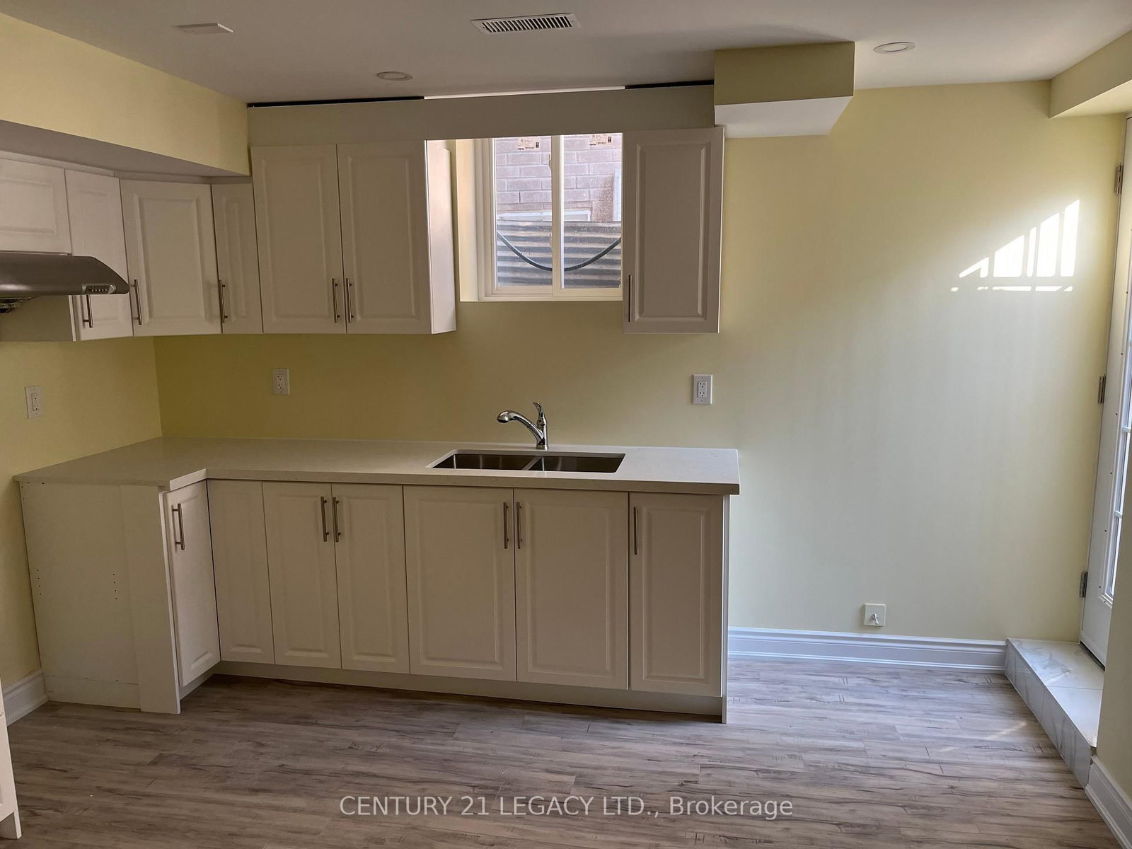 18 Ladysmith (Basement) Street - Photo 5