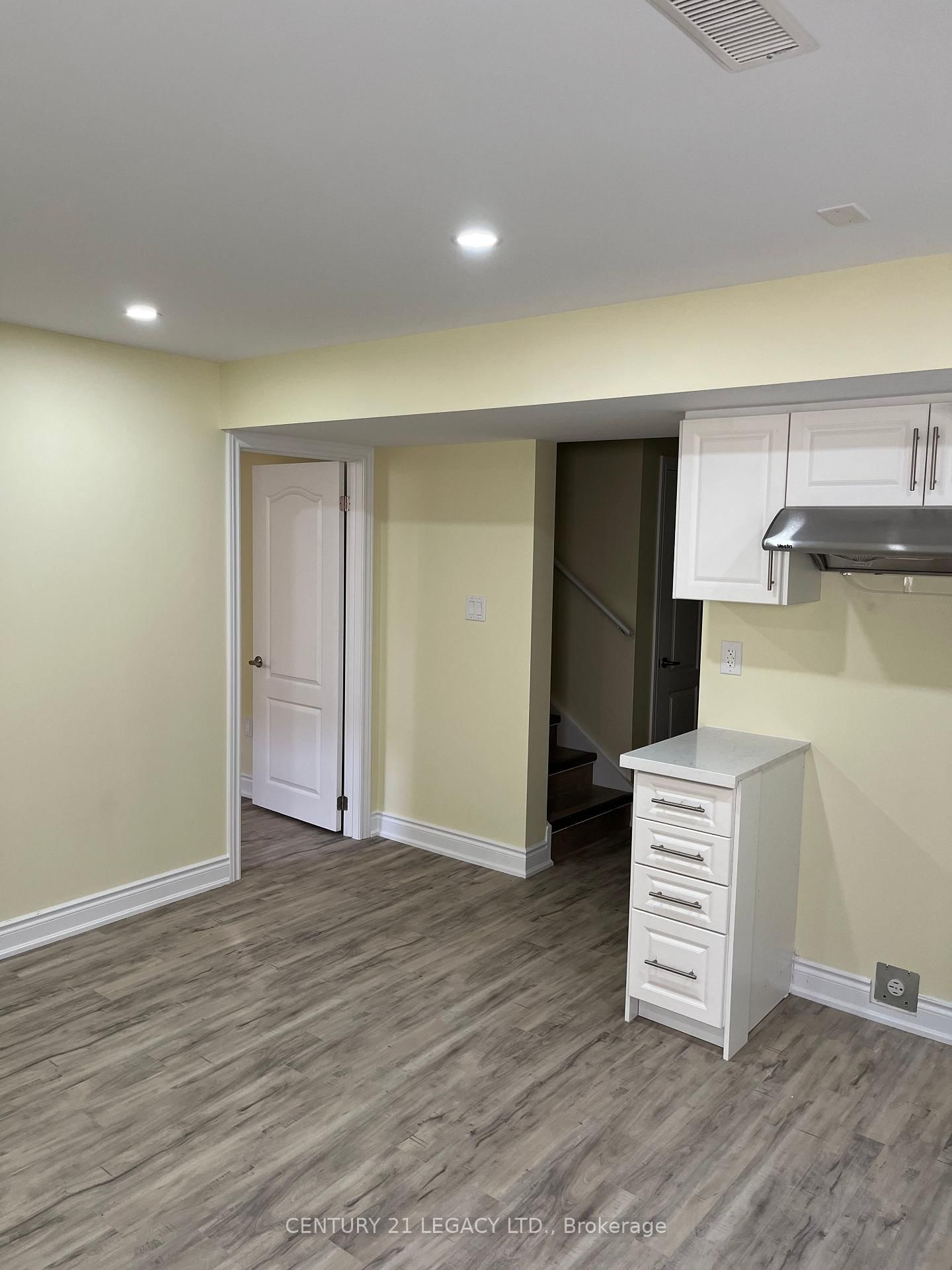 18 Ladysmith (Basement) Street - Photo 6