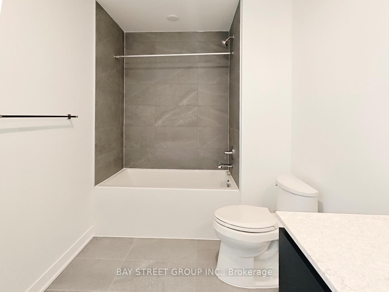 395 Dundas Street W, Unit PH07 - Photo 14