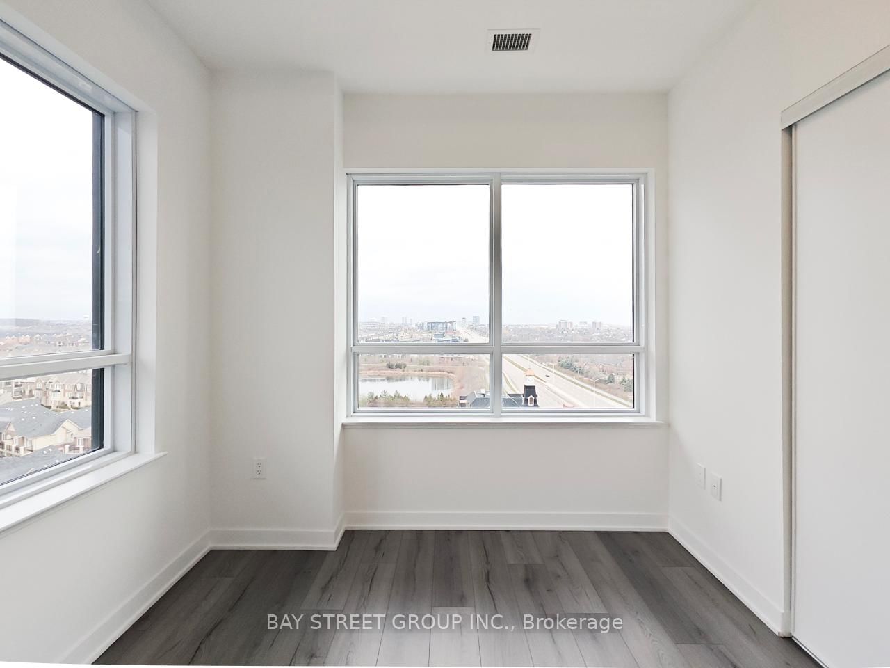 395 Dundas Street W, Unit PH07 - Photo 17