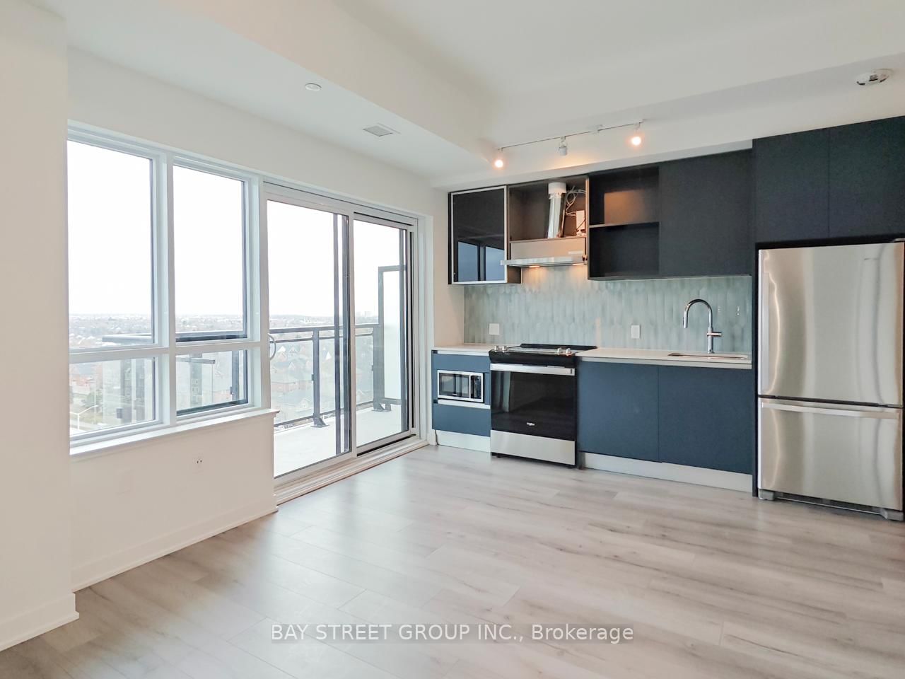 395 Dundas Street W, Unit PH07 - Photo 3
