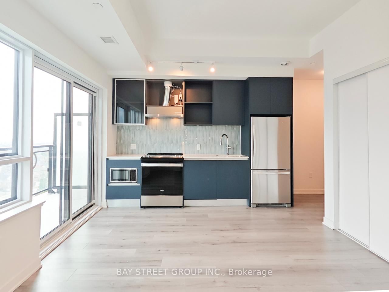 395 Dundas Street W, Unit PH07 - Photo 4