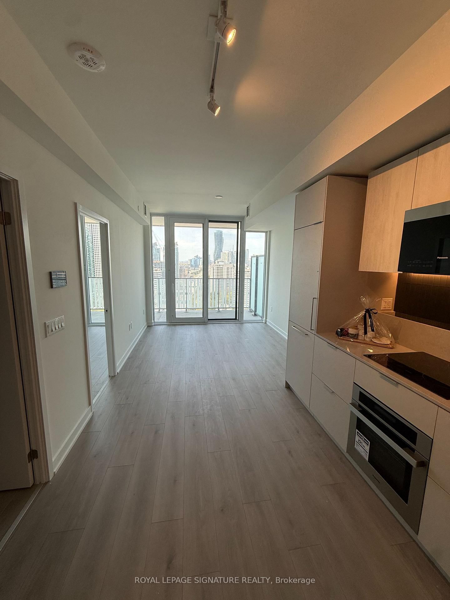 1 Fairview Road E, Unit 2006 - Photo 4