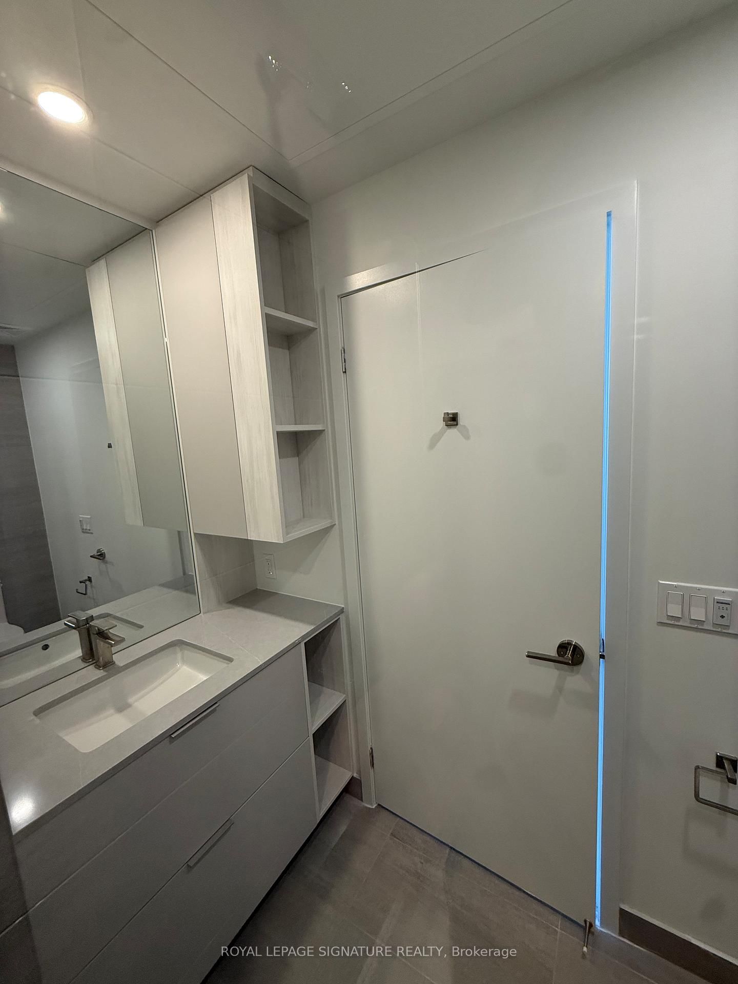 1 Fairview Road E, Unit 2006 - Photo 8