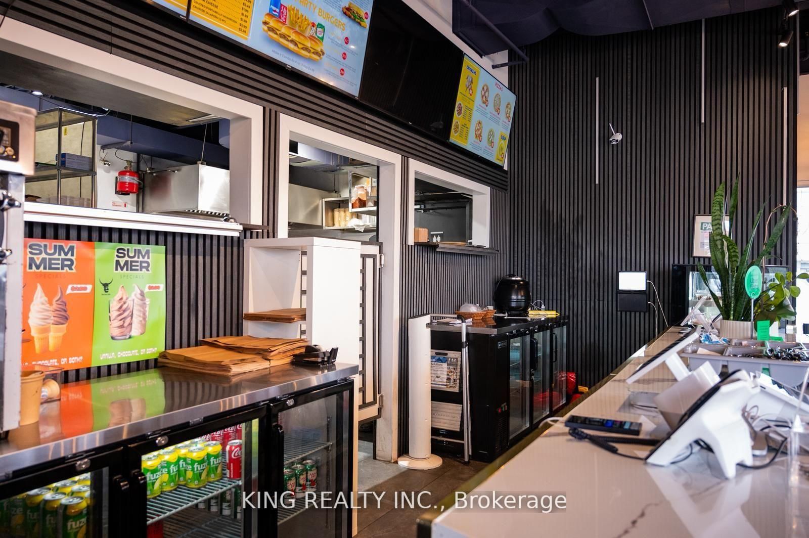 2712 KEELE Street - Photo 18