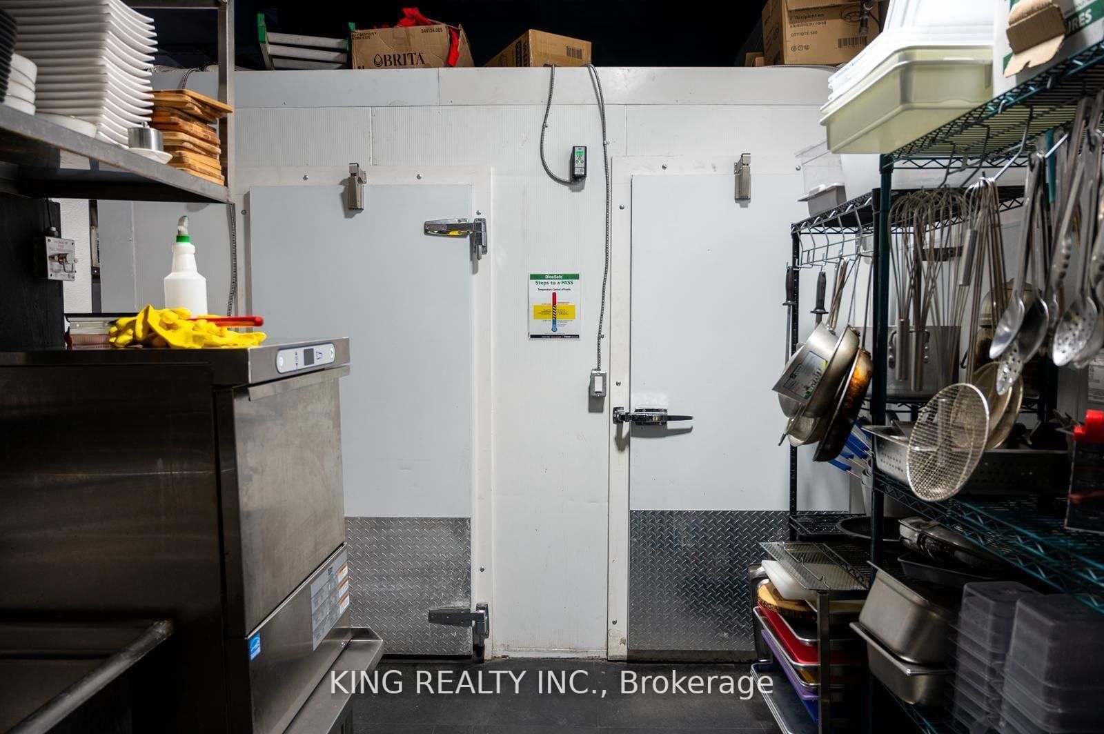 2712 KEELE Street - Photo 30