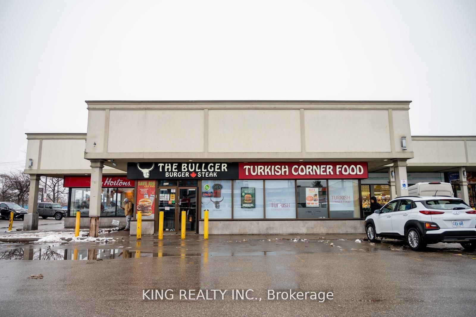 2712 KEELE Street - Photo 4