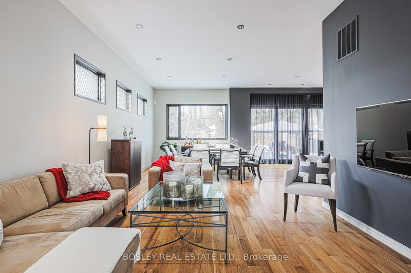 10 Graystone Gdns, Toronto, M8Z 3C3 | Image 3