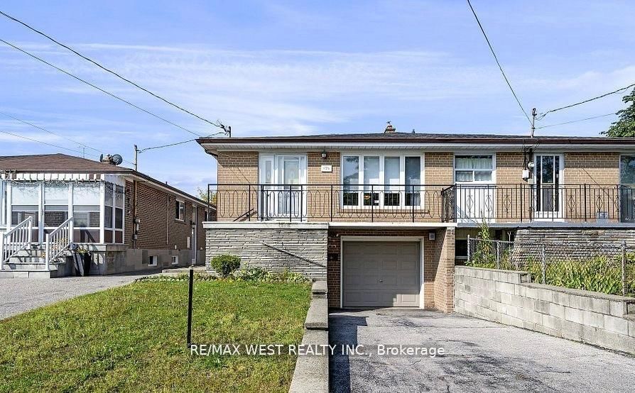 136 Duncanwoods Drive, Toronto, ON