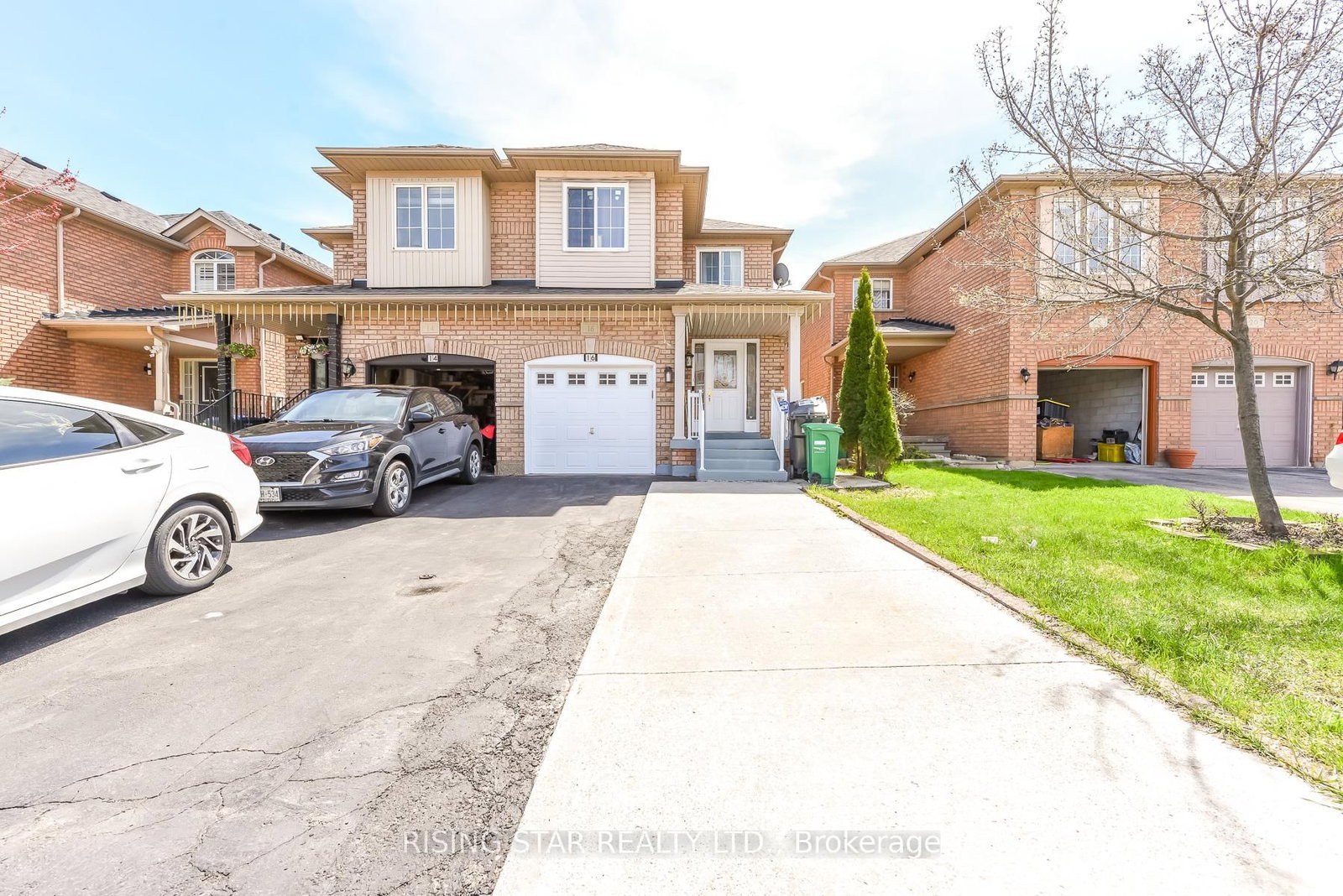 Semi-Detached House for sale at 16 Elmpark Court, Brampton, Ontario, L6P 1A8 - Vales of Castlemore - MLS: W13055198