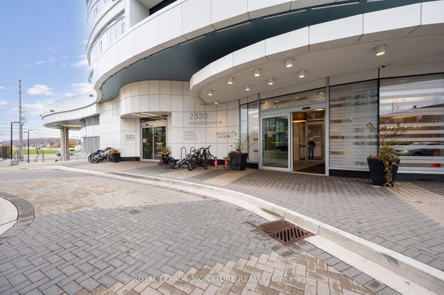 1702 - 2520 Eglinton Avenue