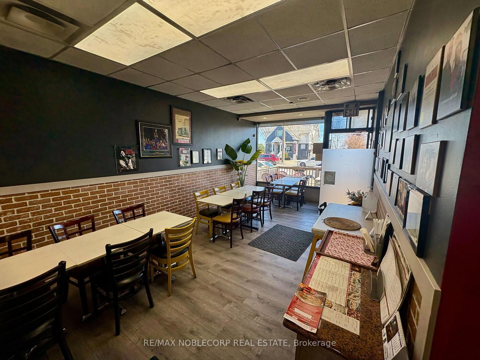 820 The Queensway Street - Photo 3