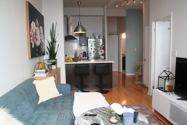 601 - 3391 Bloor Street W