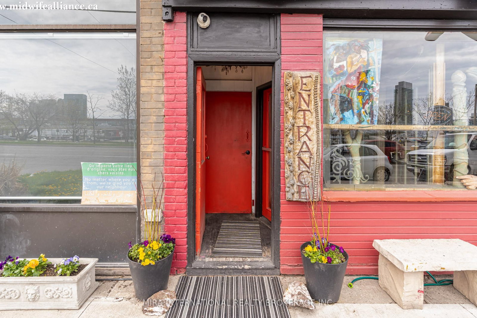164 The Queensway - Photo 3