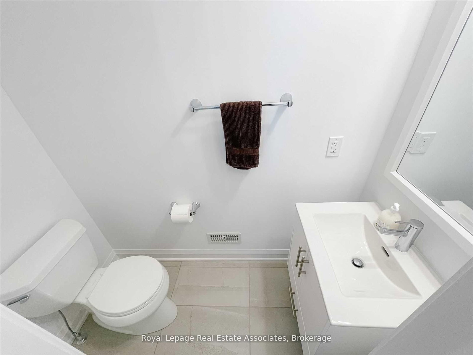 4121 Hillsborough Crescent - Photo 11
