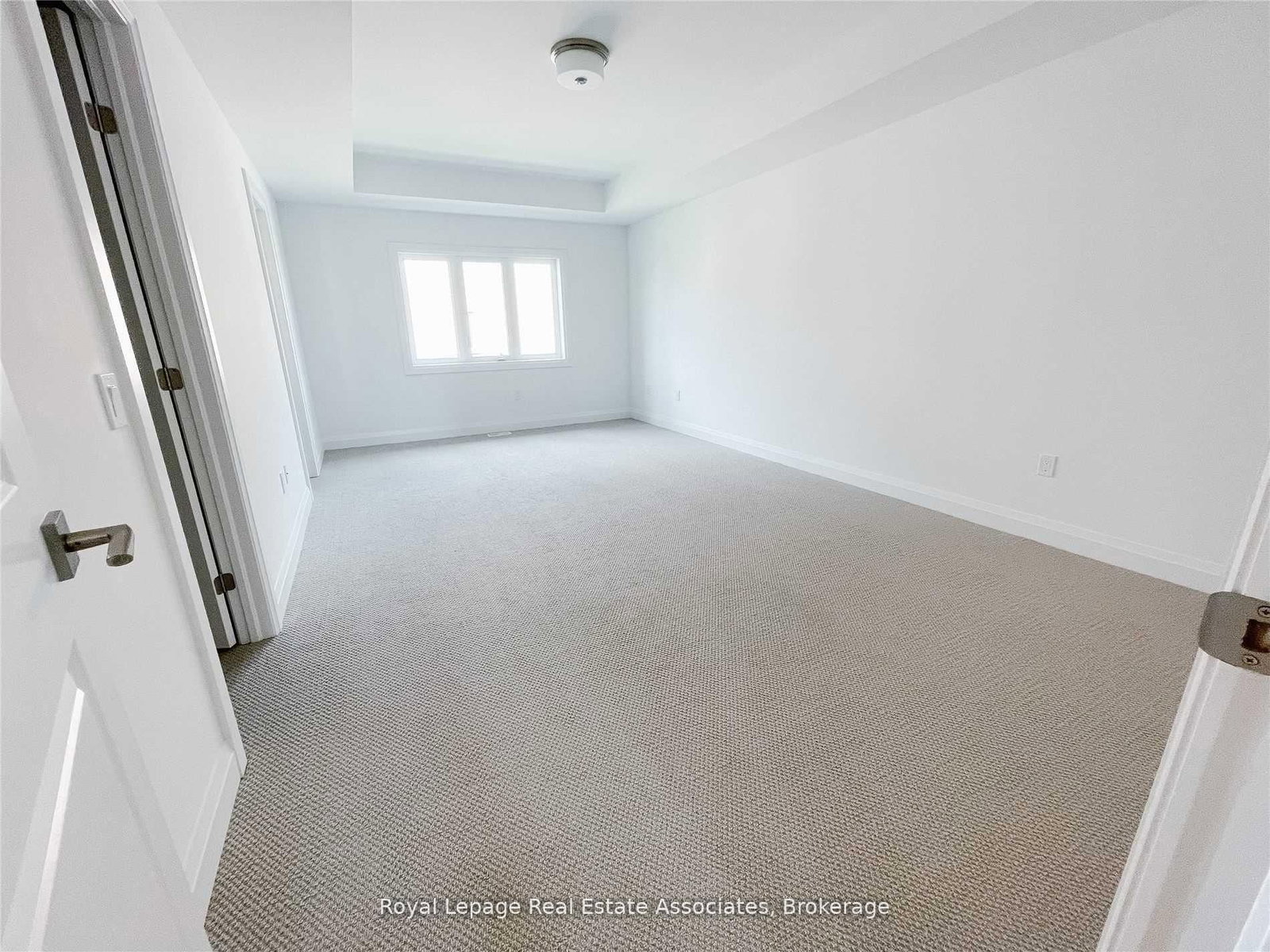 4121 Hillsborough Crescent - Photo 14