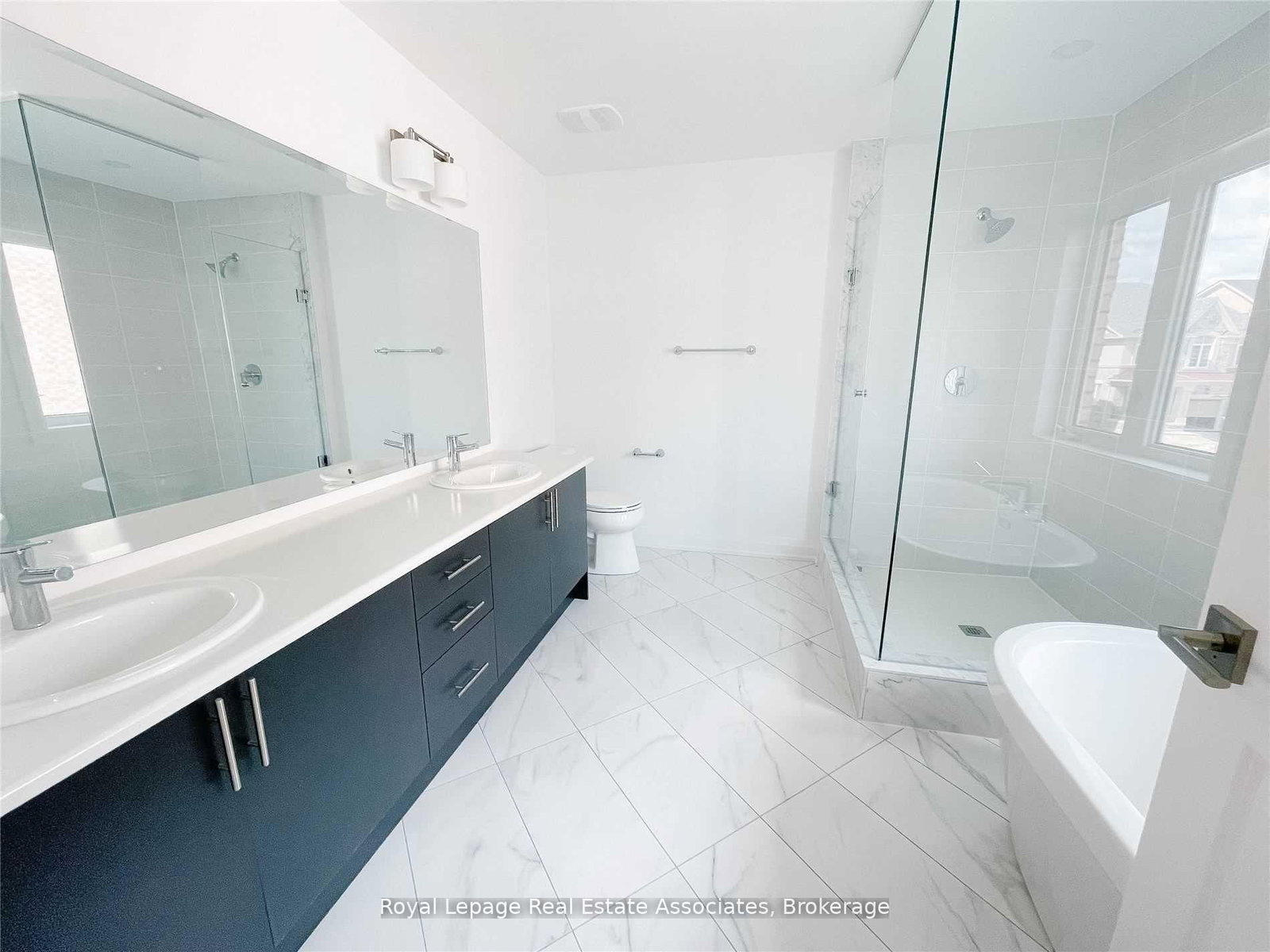 4121 Hillsborough Crescent - Photo 17