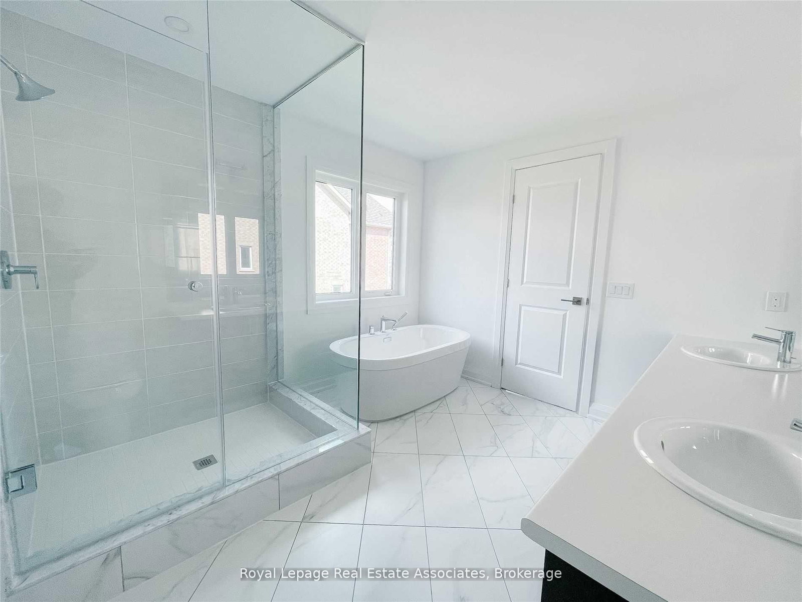 4121 Hillsborough Crescent - Photo 19