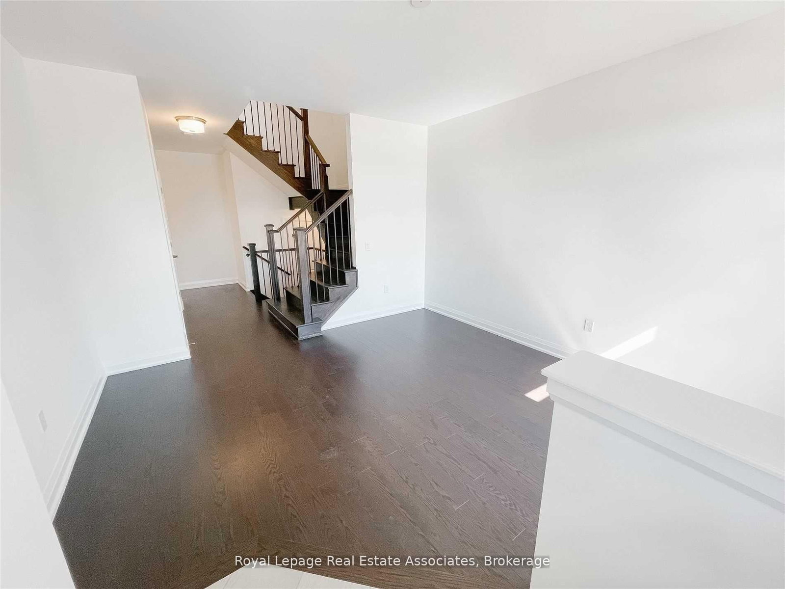 4121 Hillsborough Crescent - Photo 2