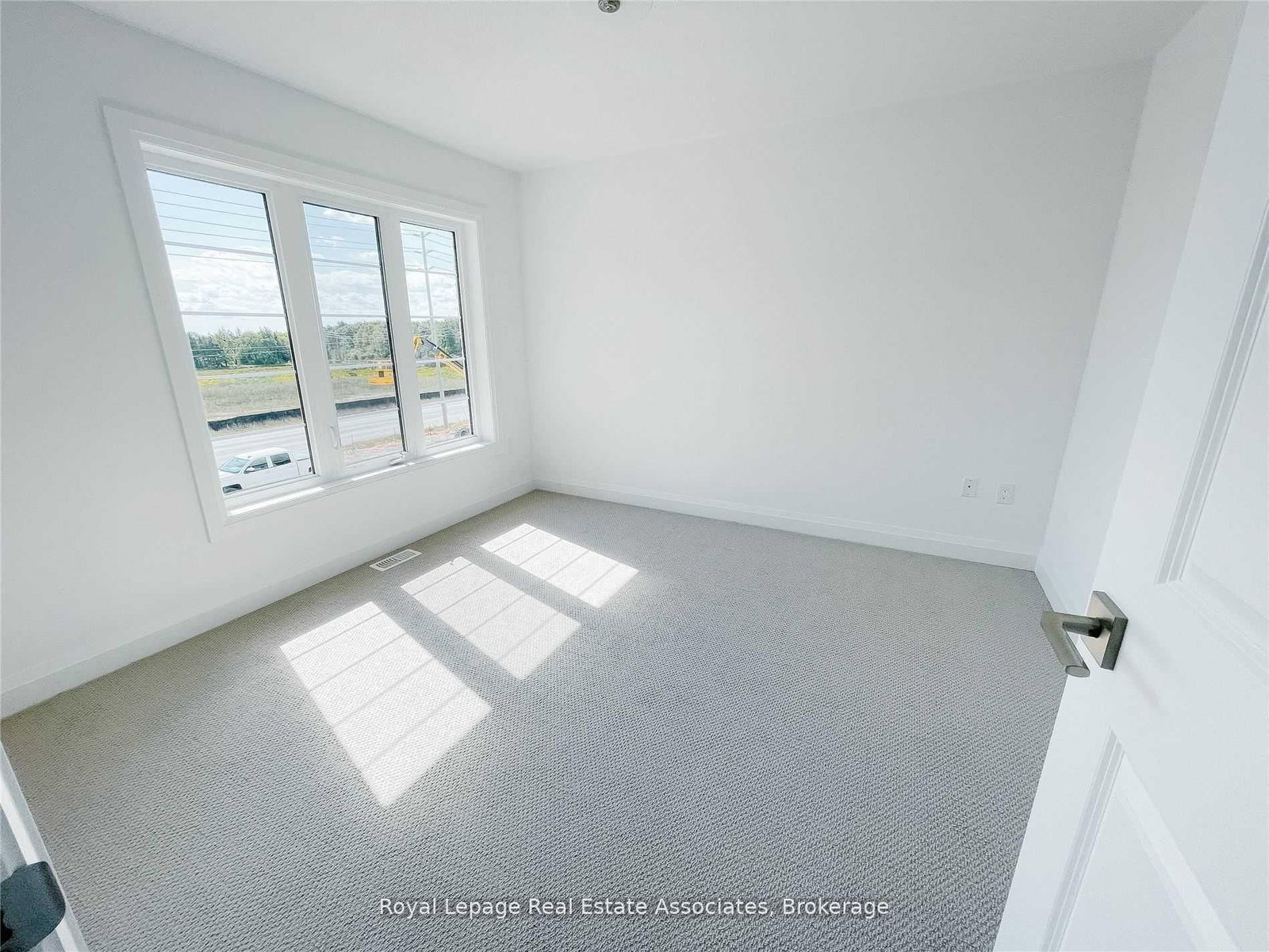 4121 Hillsborough Crescent - Photo 24