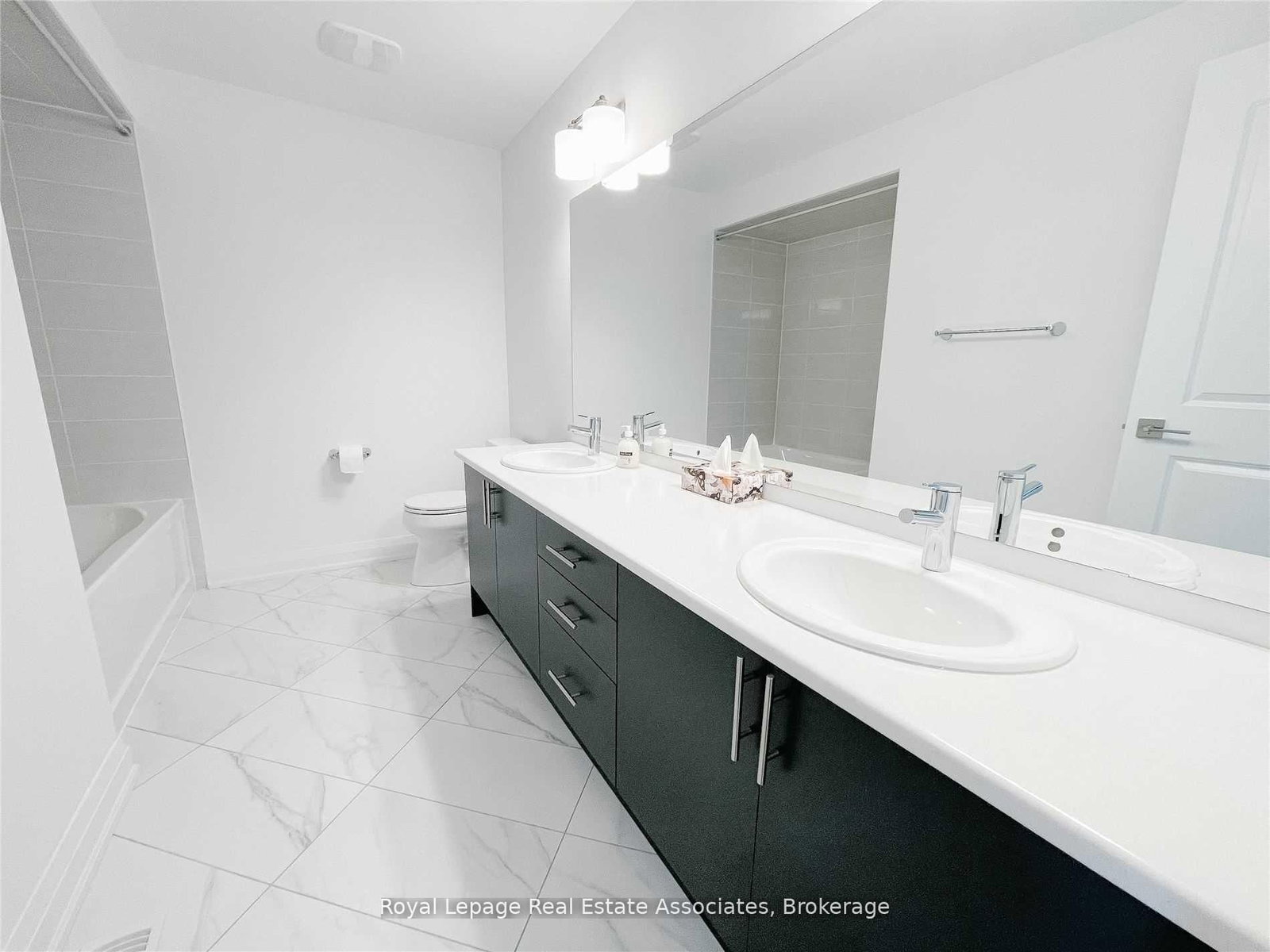 4121 Hillsborough Crescent - Photo 26