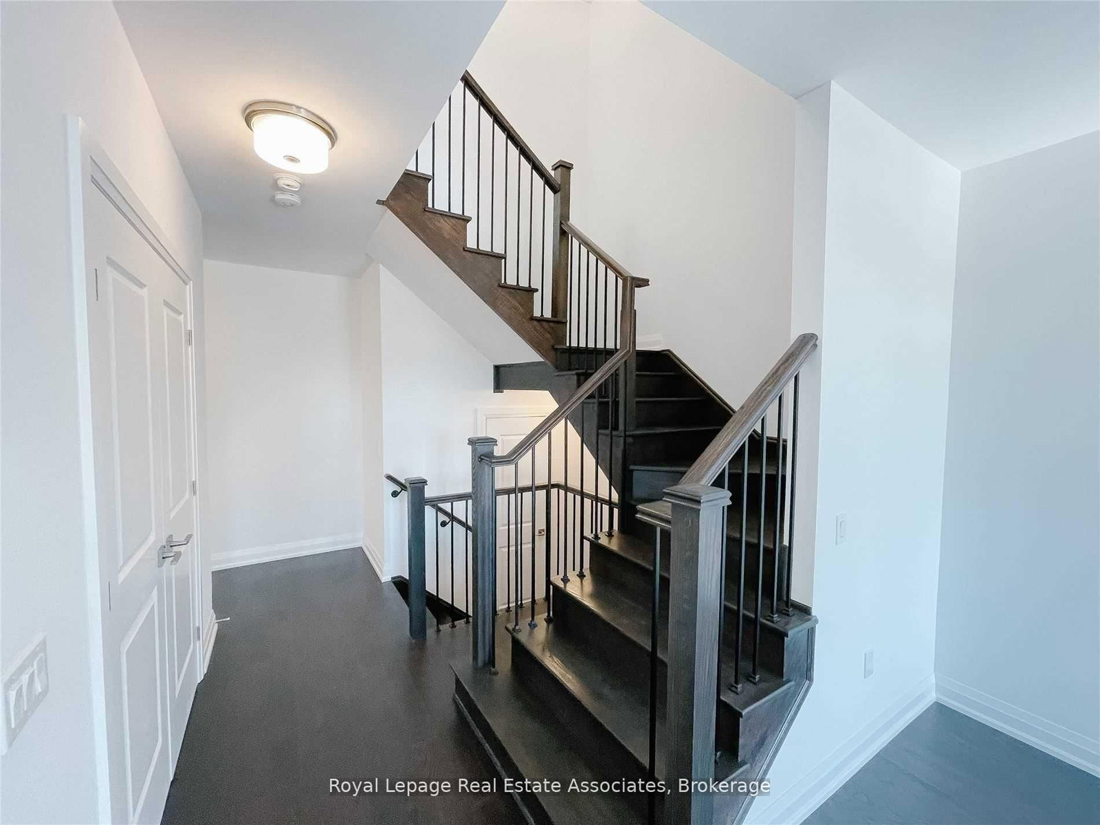 4121 Hillsborough Crescent - Photo 3