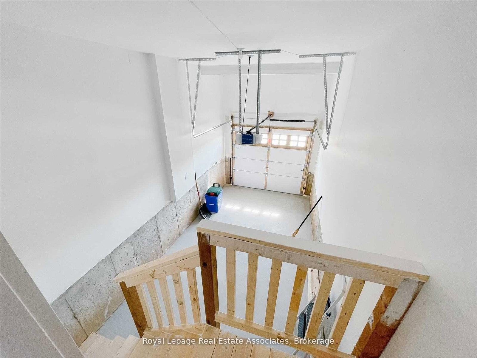 4121 Hillsborough Crescent - Photo 33