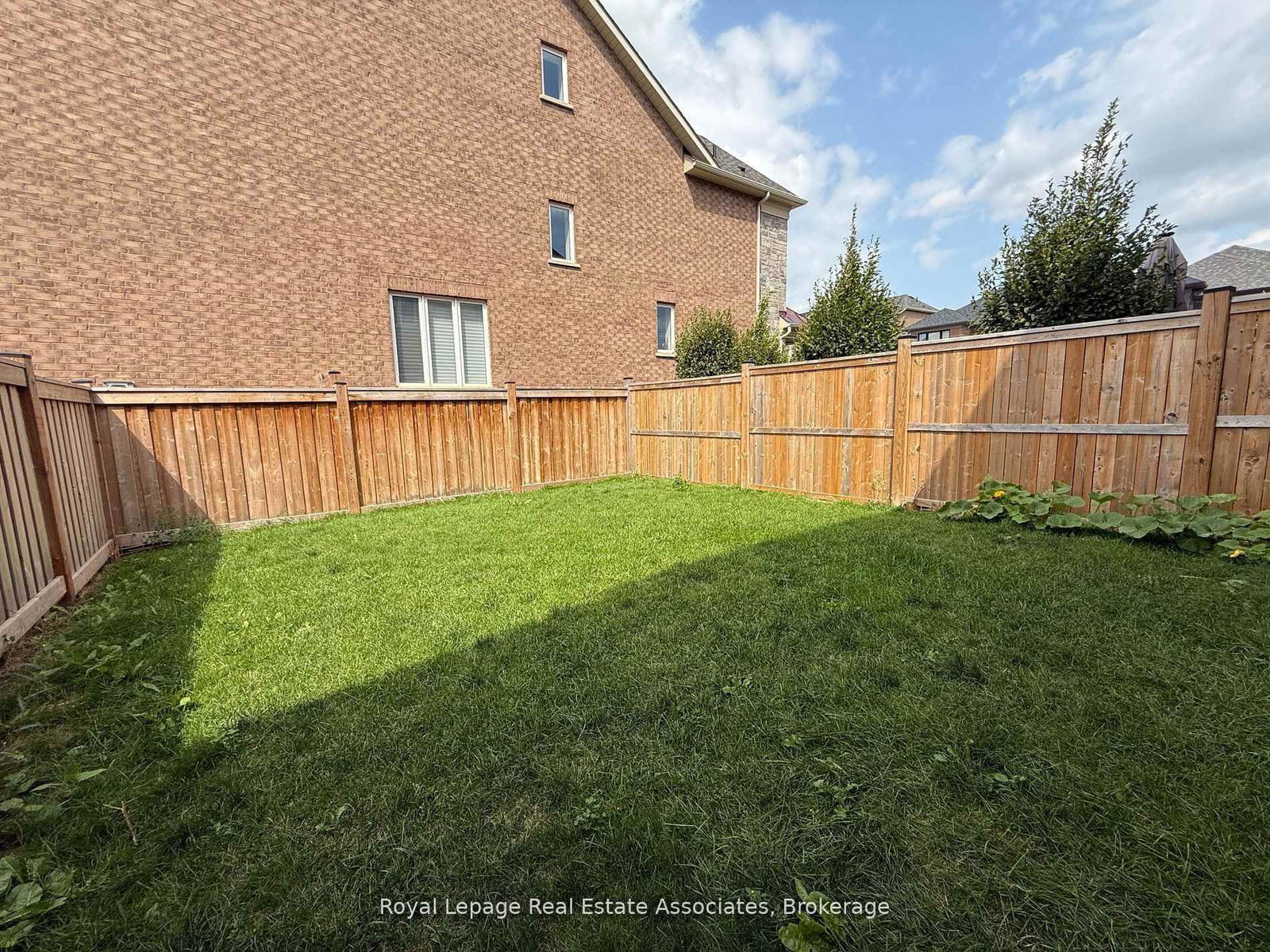 4121 Hillsborough Crescent - Photo 35