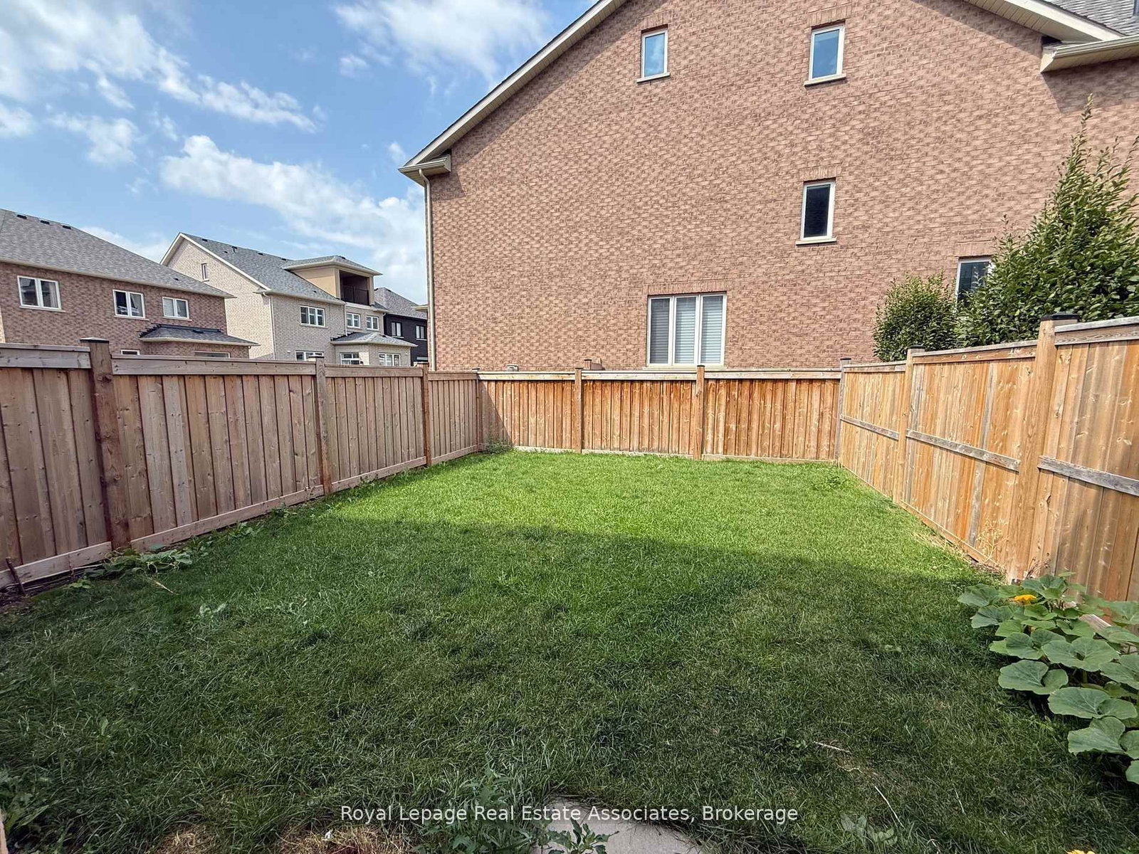 4121 Hillsborough Crescent - Photo 36