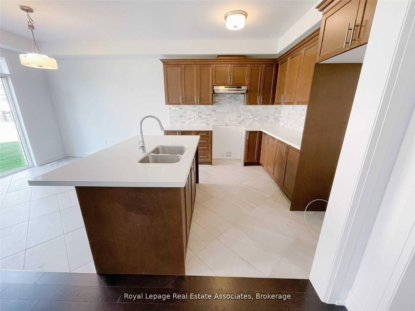 4121 Hillsborough Crescent - Photo 5