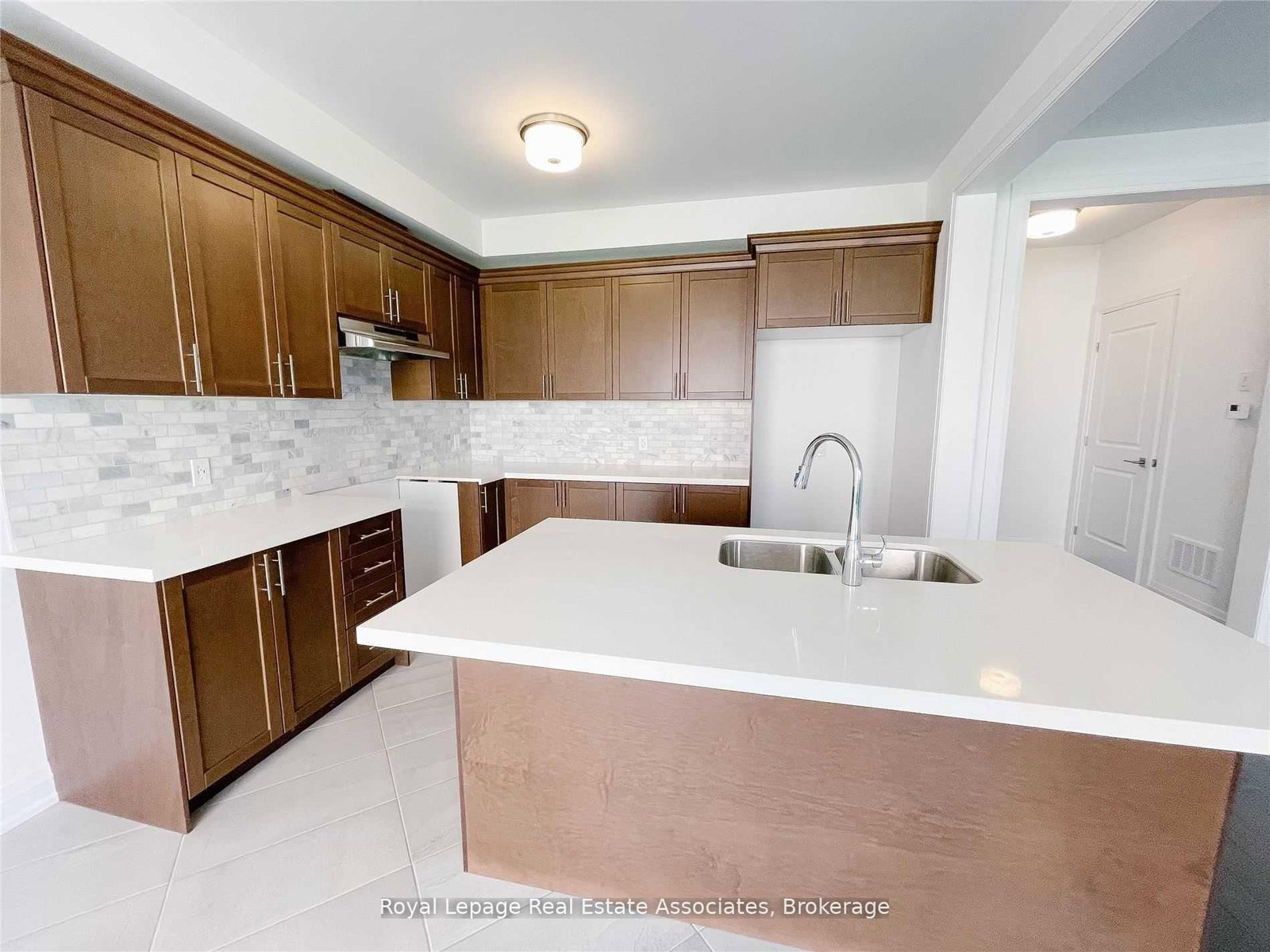 4121 Hillsborough Crescent - Photo 6