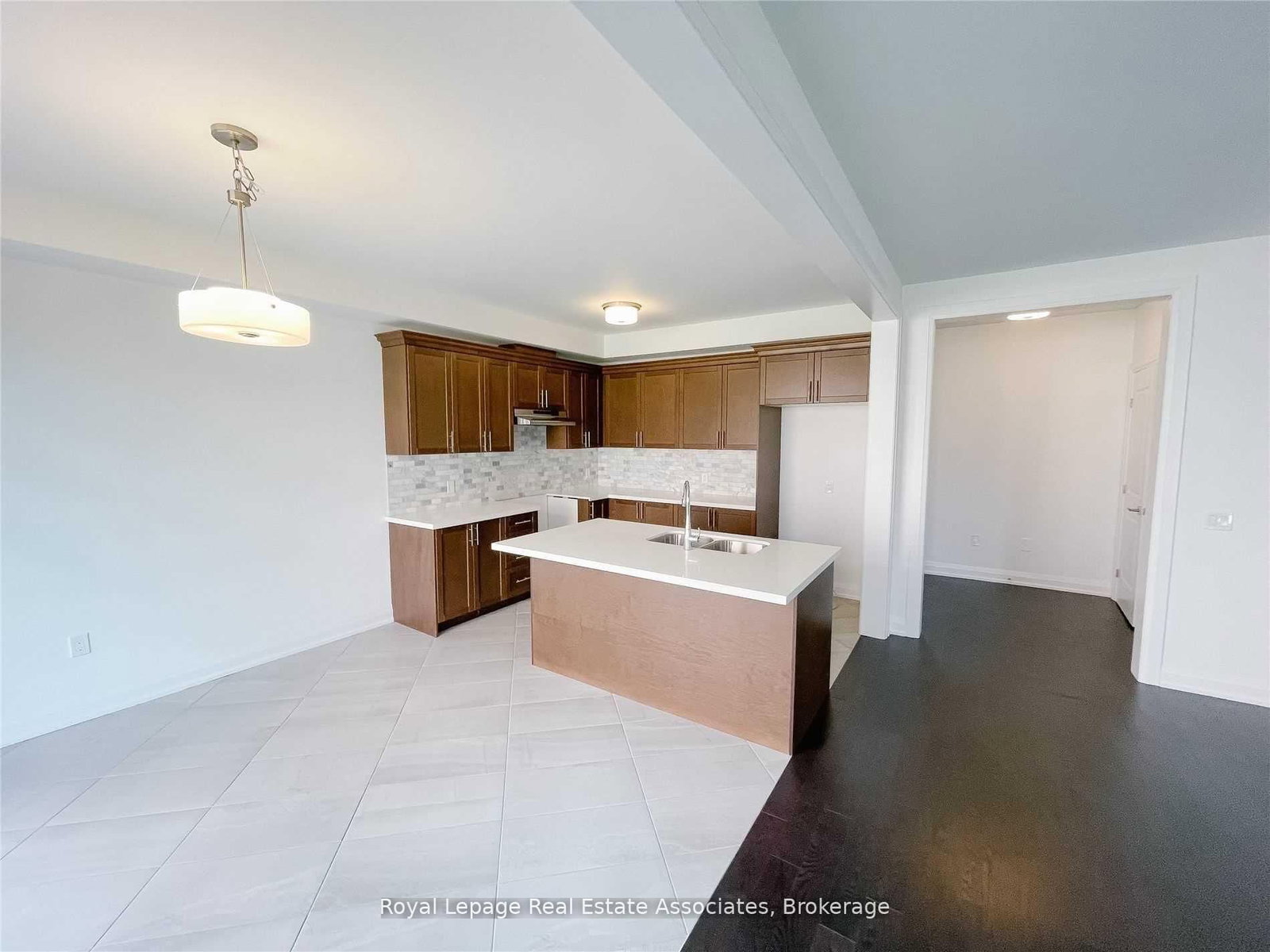 4121 Hillsborough Crescent - Photo 7