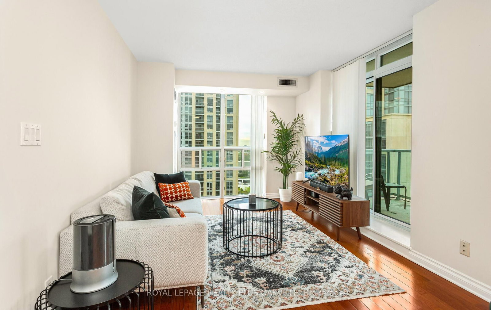 7 Michael Power Place, Unit LPH07 - Photo 17
