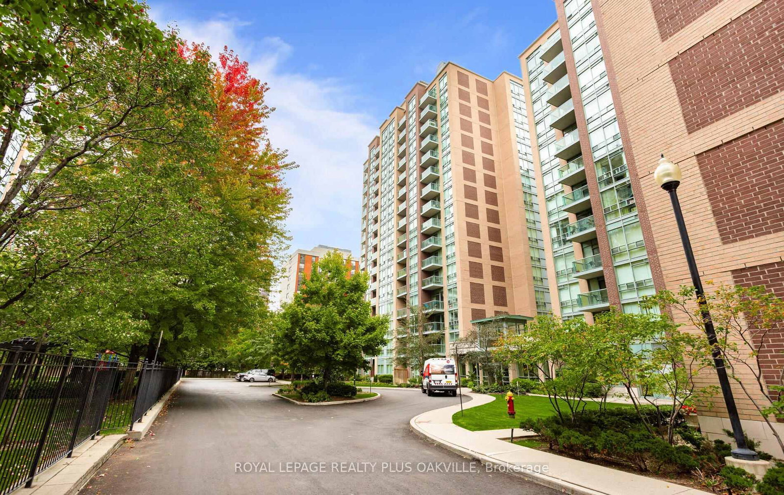7 Michael Power Place, Unit LPH07 - Photo 3