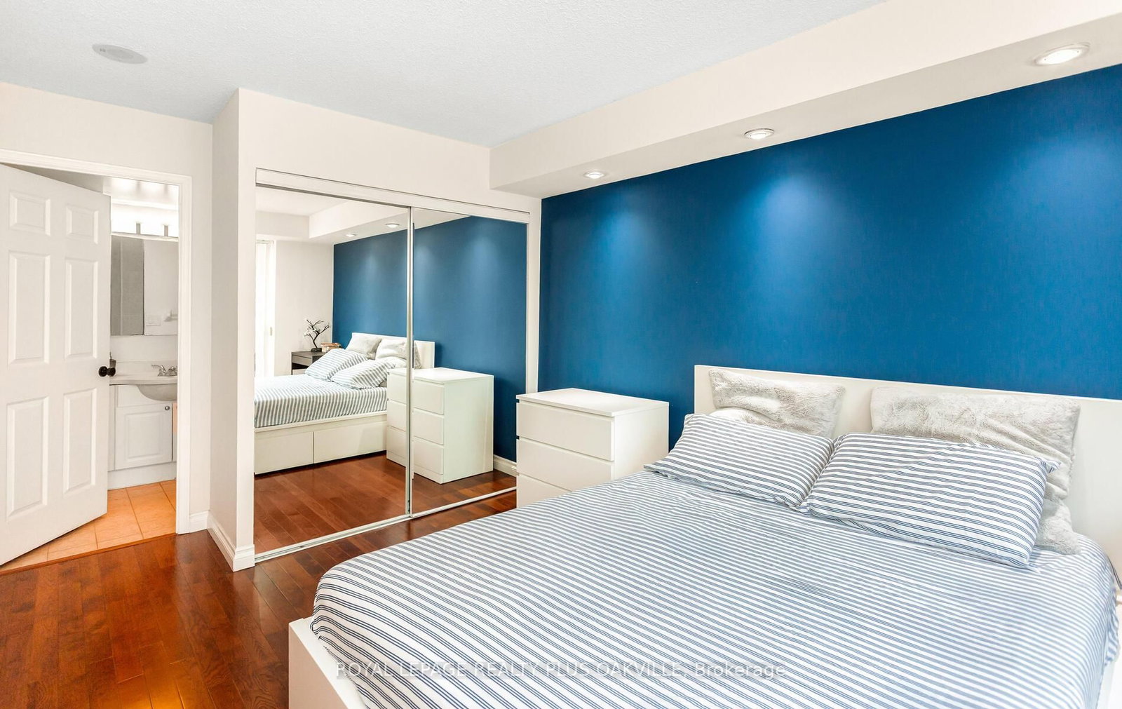 7 Michael Power Place, Unit LPH07 - Photo 35