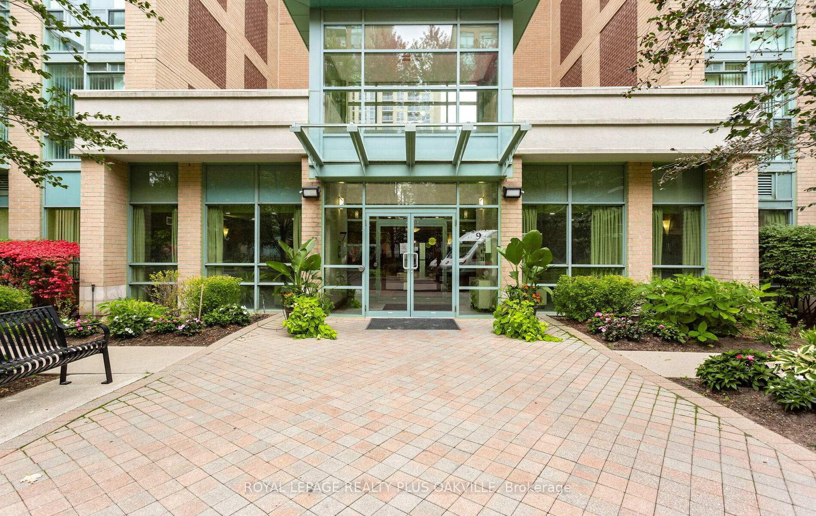 7 Michael Power Place, Unit LPH07 - Photo 4