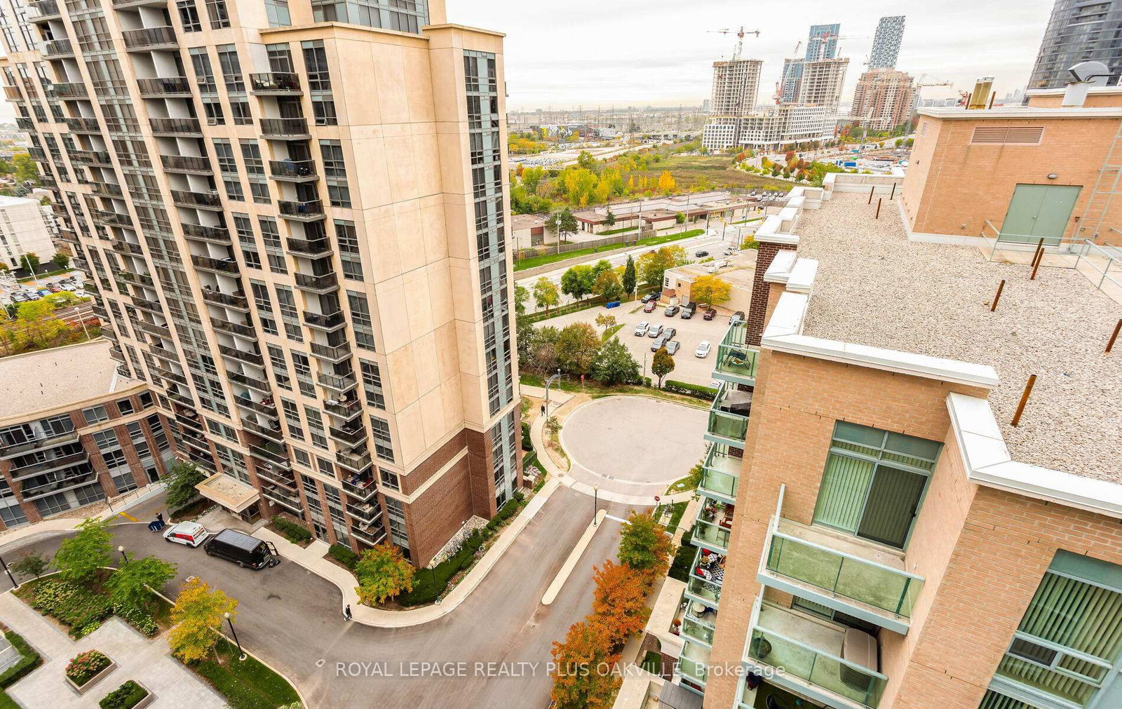 7 Michael Power Place, Unit LPH07 - Photo 43