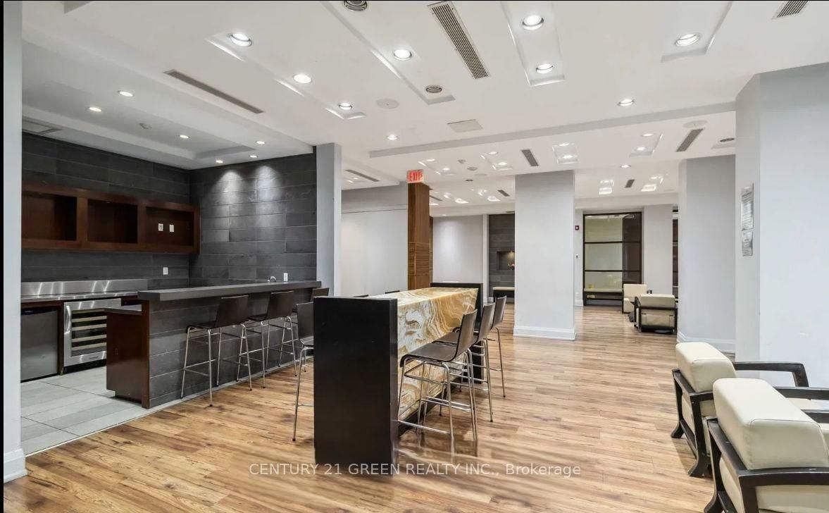 310 Burnhamthorpe Road W, Unit 2111 - Photo 3