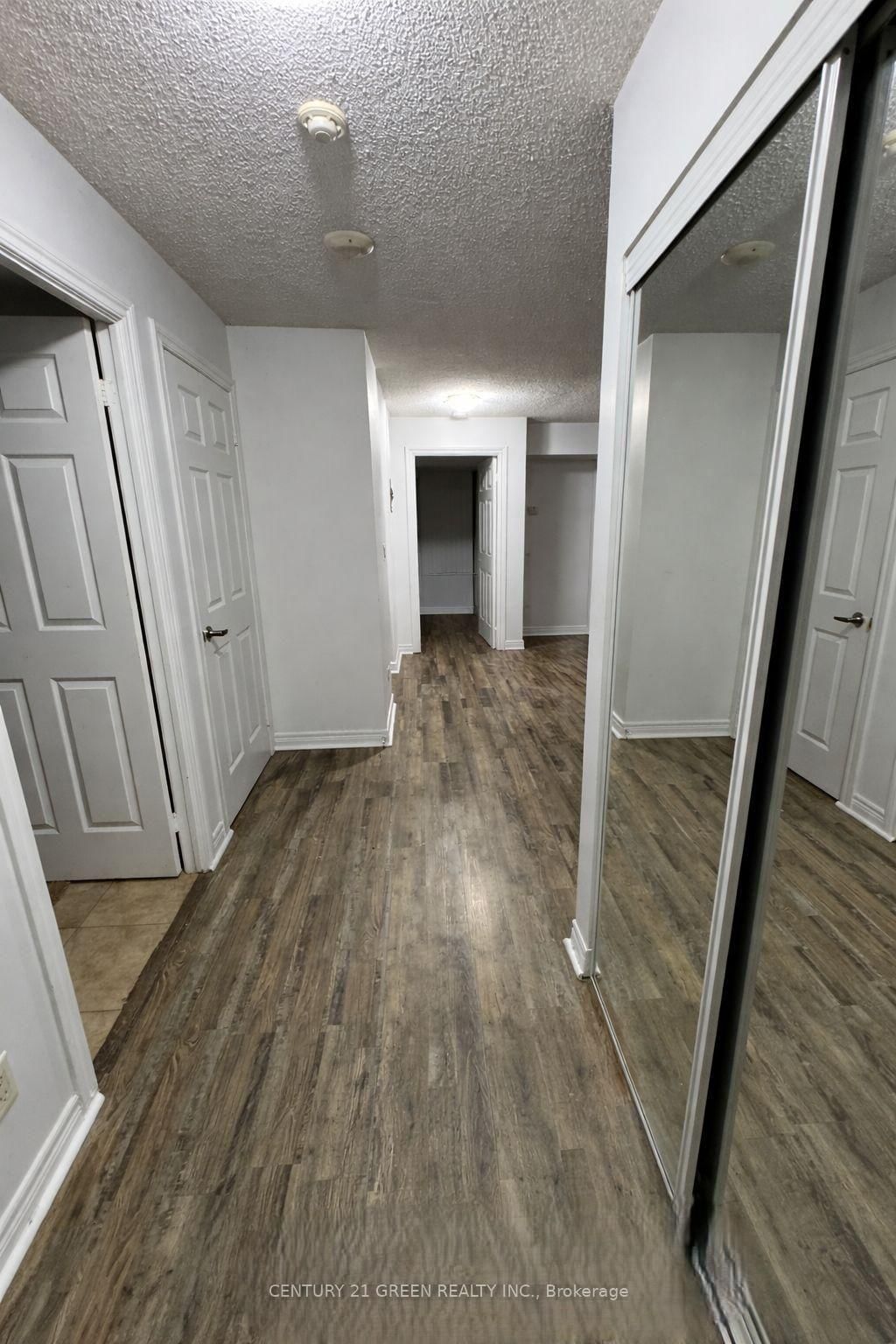 310 Burnhamthorpe Road W, Unit 2111 - Photo 4